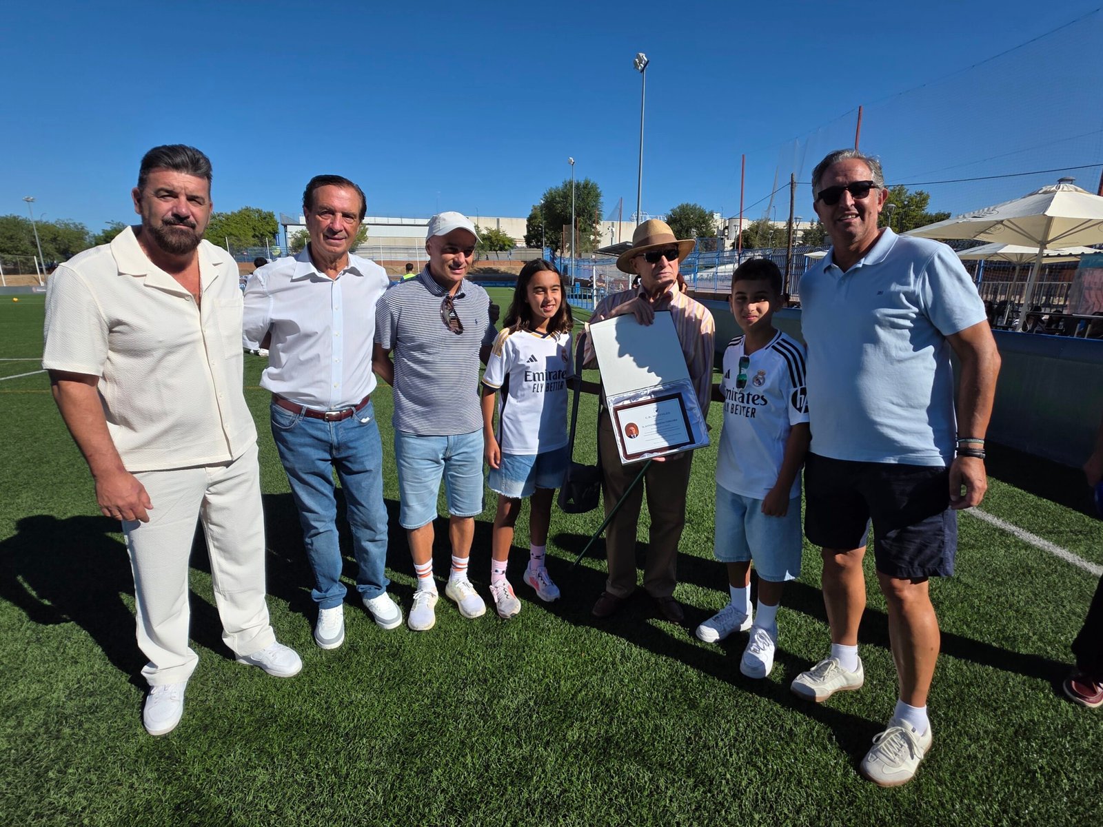 El CD Móstoles firma un regreso soñado quince años después con una goleada (4-1) ante el Villa del Prado